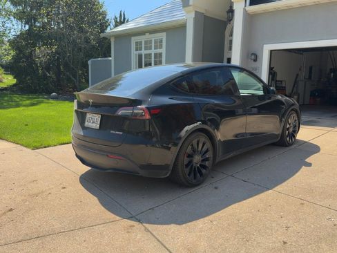 Used 2022 Tesla Model Y Performance AWD/4WD image 3