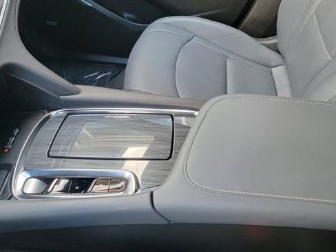 Used 2024 Buick Enclave Premium image 42