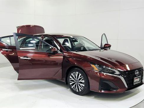 Certified 2024 Nissan Altima 2.5 SV w/ SV Premium Package image 29