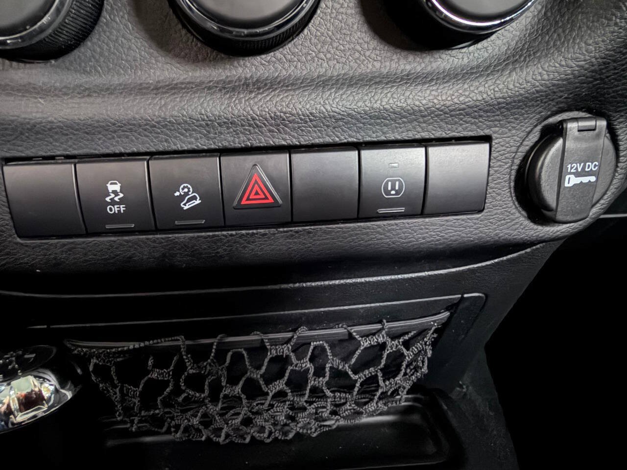 Used 2014 Jeep Wrangler Unlimited Sahara w/ Connectivity Group AWD/4WD image 32