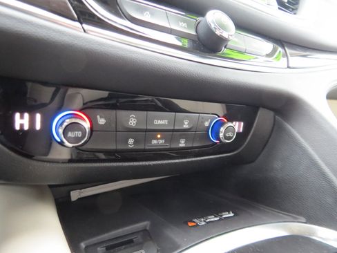 Used 2024 Buick Enclave Essence w/ Experience Buick Package image 21