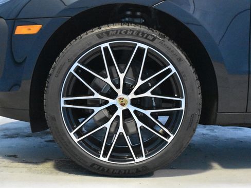 New 2025 Porsche Macan image 28