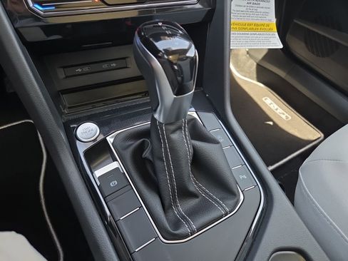 New 2026 Volkswagen Taos SE FWD image 29