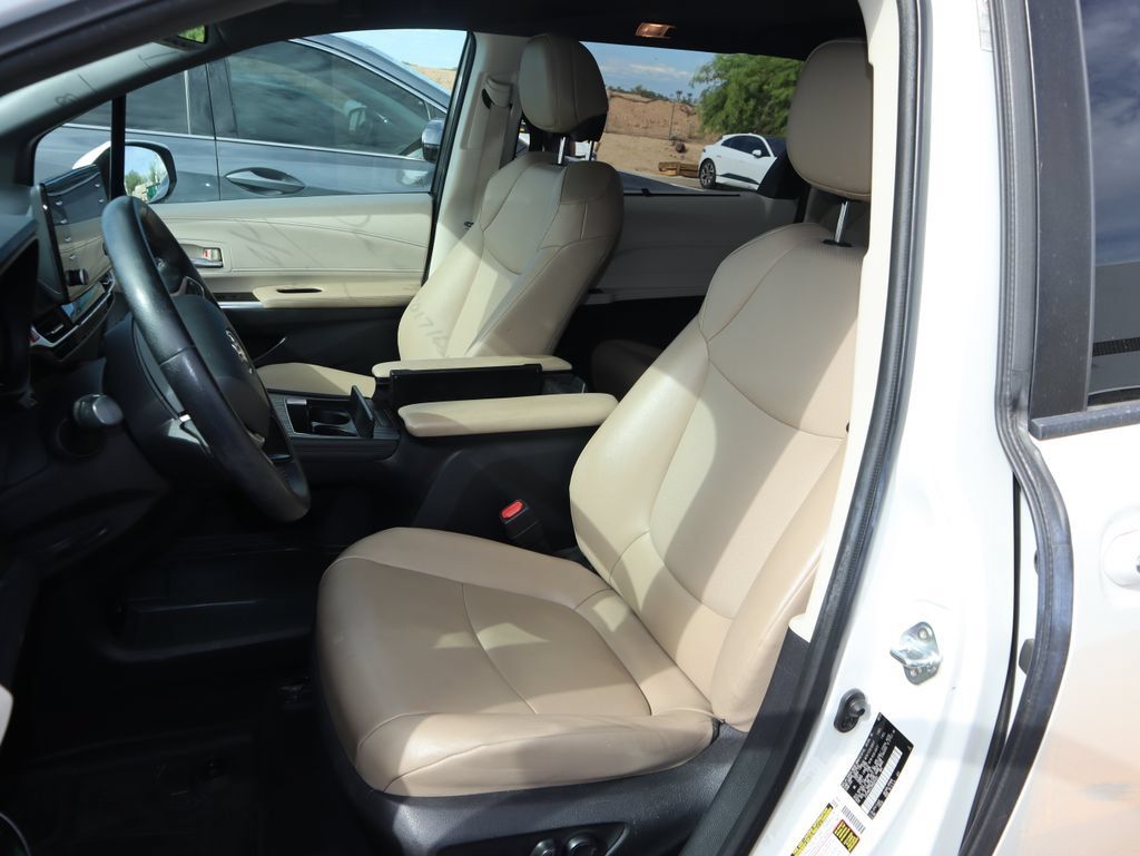 Used 2021 Toyota Sienna XLE FWD image 9