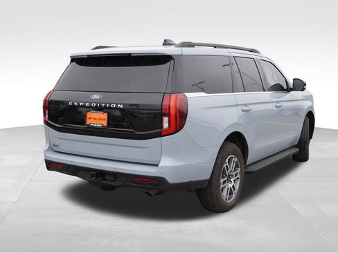 Certified 2025 Ford Expedition Active AWD/4WD image 5