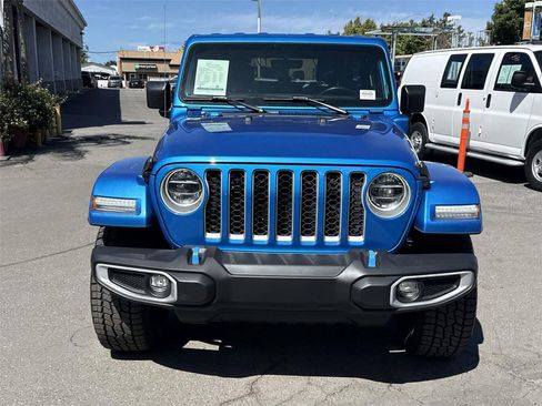 Used 2022 Jeep Wrangler Unlimited Sahara AWD/4WD image 8