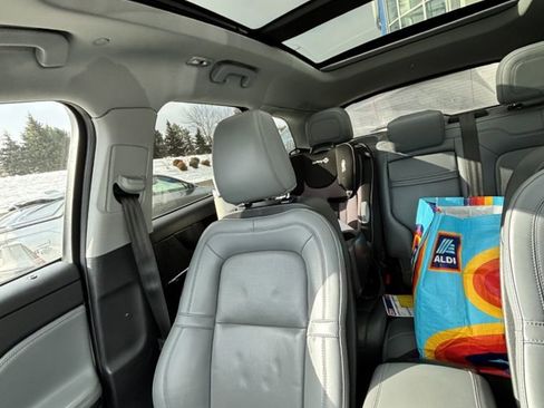 Used 2021 Lincoln Corsair AWD w/ Premium Package image 5