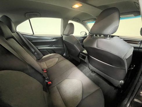 Used 2018 Toyota Camry LE FWD image 12
