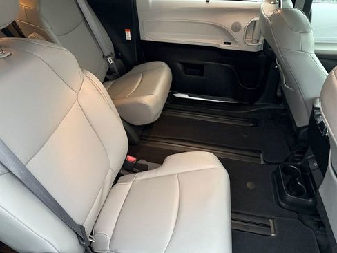 Used 2025 Toyota Sienna XLE image 13