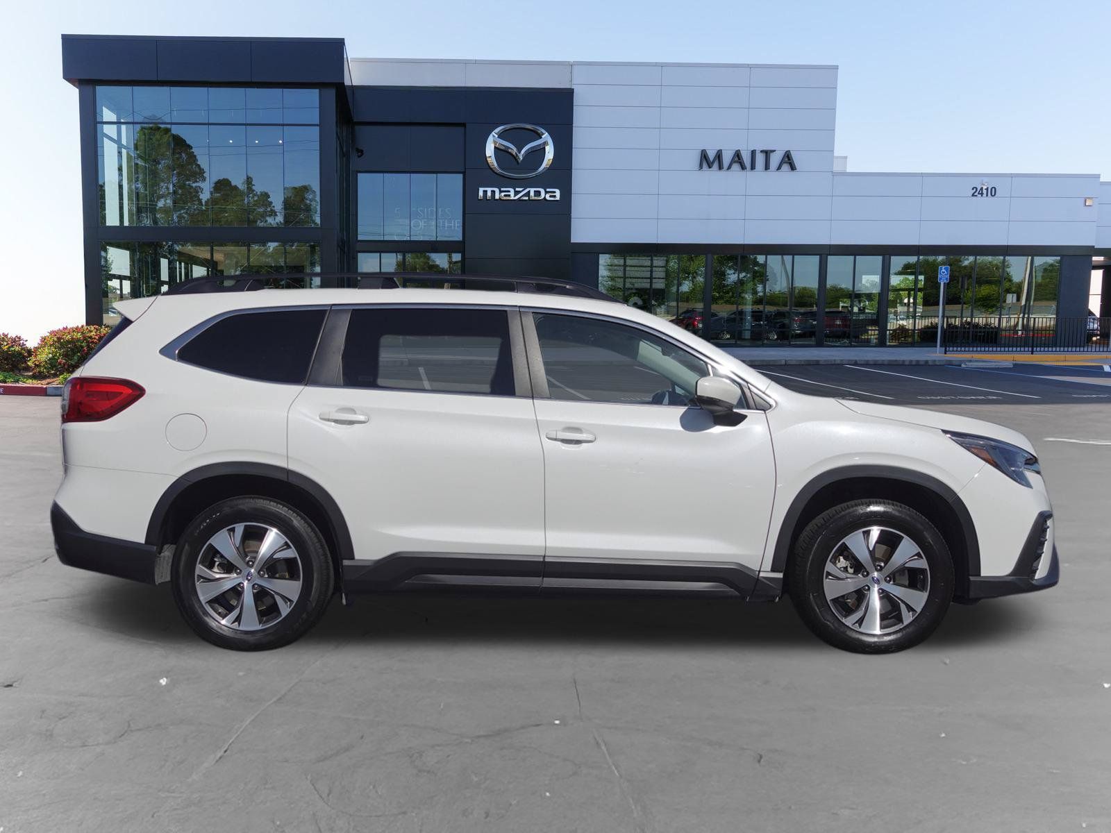 Used 2025 Subaru Ascent Premium AWD/4WD image 2