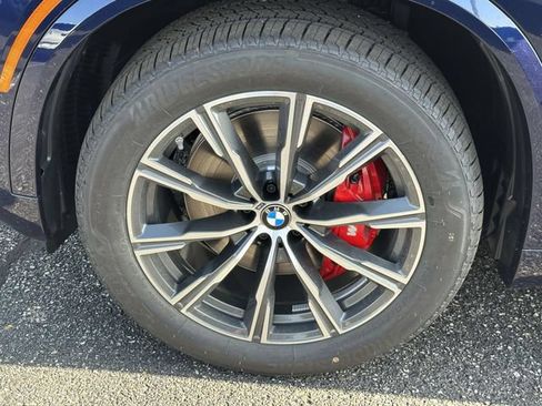 New 2026 BMW X5 xDrive40i w/ M Sport Package AWD/4WD image 7