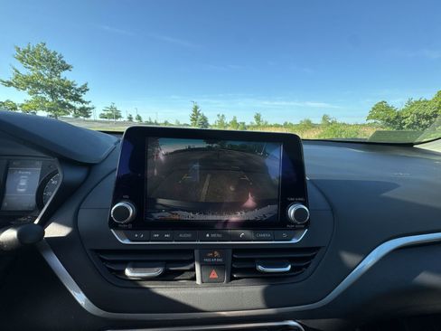 Used 2025 Nissan Altima 2.5 S FWD image 15