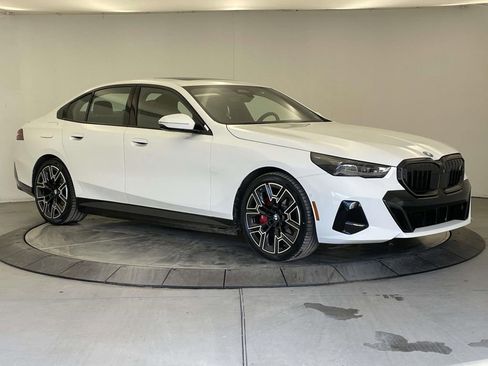 New 2026 BMW i5 eDrive40 w/ M Sport Package AWD/4WD image 7