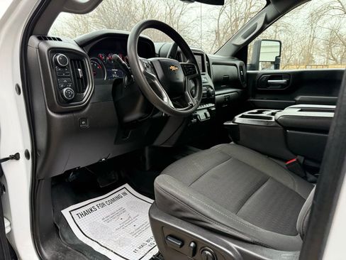 Used 2022 Chevrolet Silverado 2500 Custom w/ Custom Value Package image 16