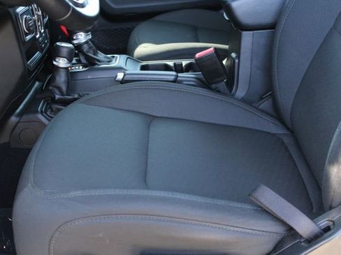 Used 2022 Jeep Wrangler Unlimited Sport AWD/4WD image 35