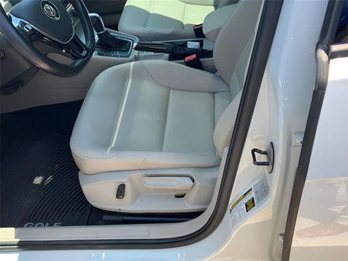 Used 2017 Volkswagen Golf SE FWD image 4