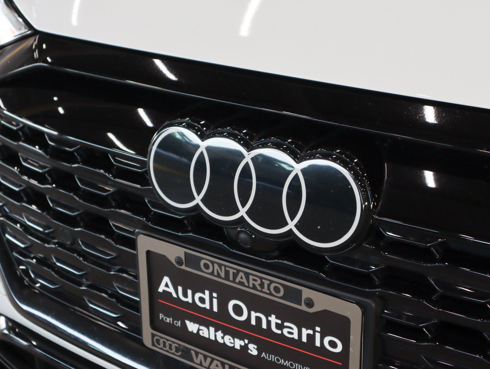 Used 2024 Audi Q8 e-tron Premium AWD/4WD image 29