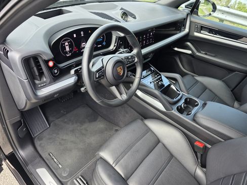 Used 2024 Porsche Cayenne AWD/4WD image 11