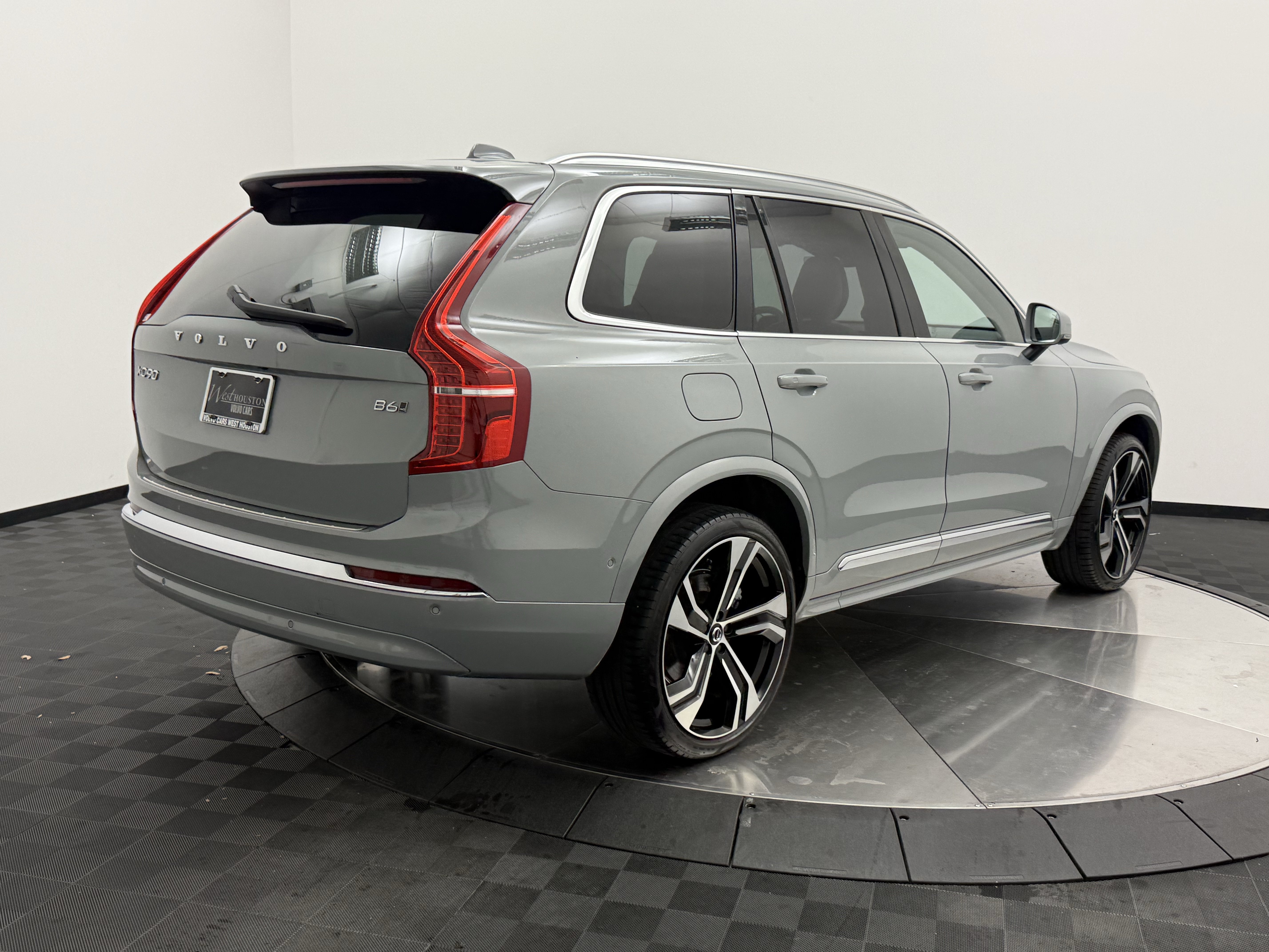 Certified 2024 Volvo XC90 B6 Ultimate w/ Protection Package Premier AWD/4WD image 8
