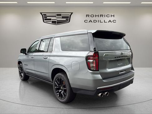 Used 2023 Chevrolet Suburban High Country w/ Premium Package 2 AWD/4WD image 7