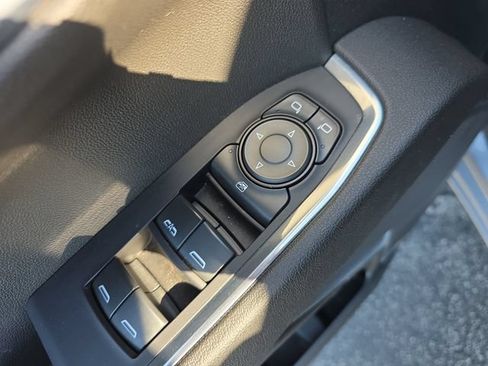 Used 2023 Chevrolet Silverado 1500 LT AWD/4WD image 11
