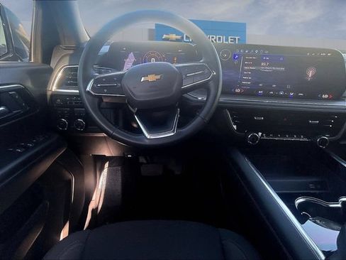 Certified 2025 Chevrolet Suburban LS AWD/4WD image 10