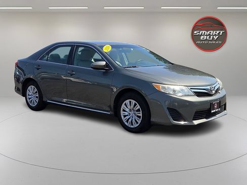 Used 2014 Toyota Camry LE FWD image 4