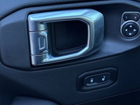 Used 2024 Jeep Wrangler Sahara image 12