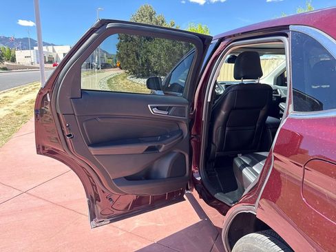 Used 2022 Ford Edge Titanium w/ Class II Trailer Tow Package image 17