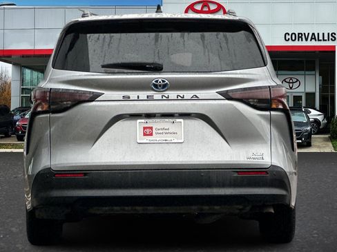 Used 2024 Toyota Sienna XLE image 5