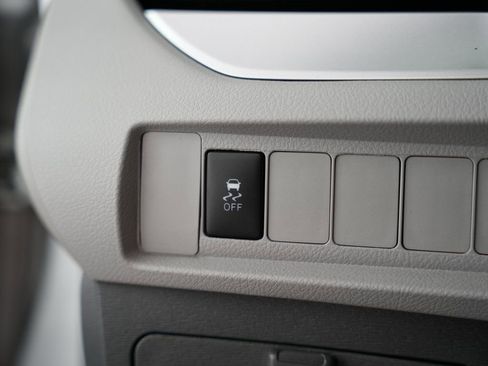 Used 2015 Toyota Sienna L image 44