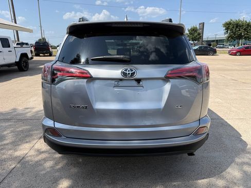 Used 2016 Toyota RAV4 LE FWD image 6