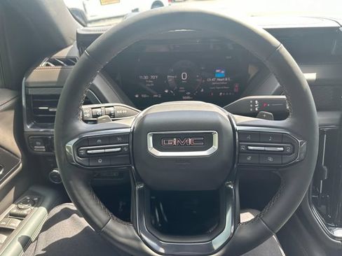 Used 2025 GMC Yukon AT4 w/ AT4 Premium Plus Package AWD/4WD image 10