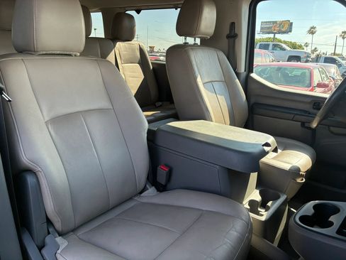 Used 2018 Nissan NV 3500 SL RWD image 27