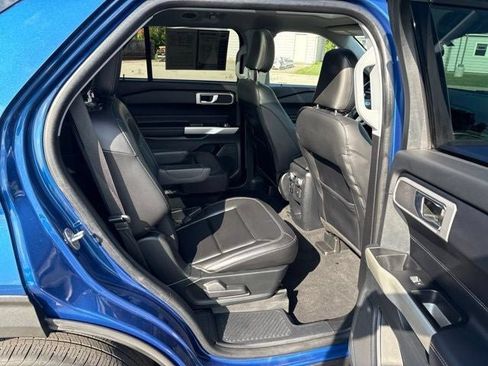 Used 2021 Ford Explorer XLT w/ Equipment Group 202A AWD/4WD image 12