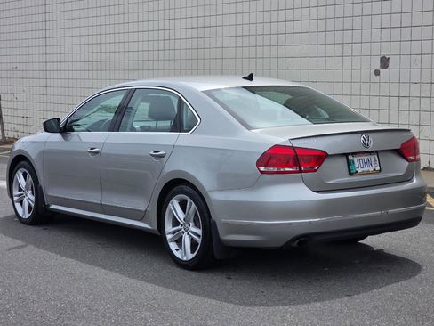Used 2014 Volkswagen Passat 1.8T SEL Premium FWD image 5