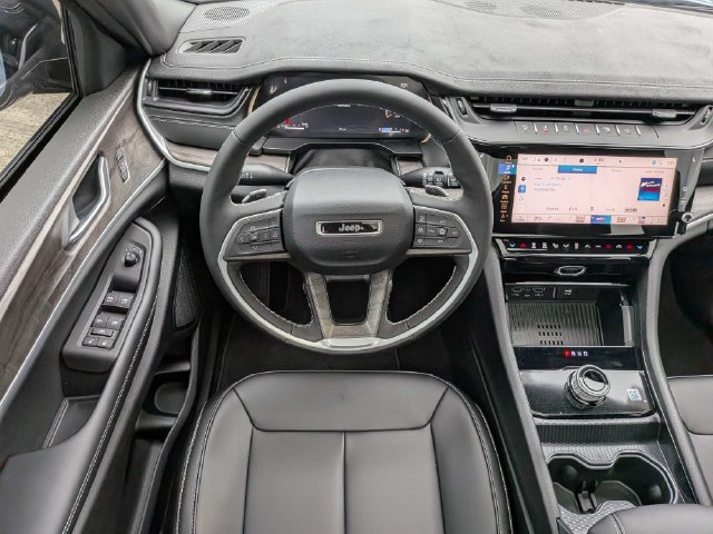New 2027 Jeep Grand Cherokee Limited w/ Limited Altitude Package RWD image 17