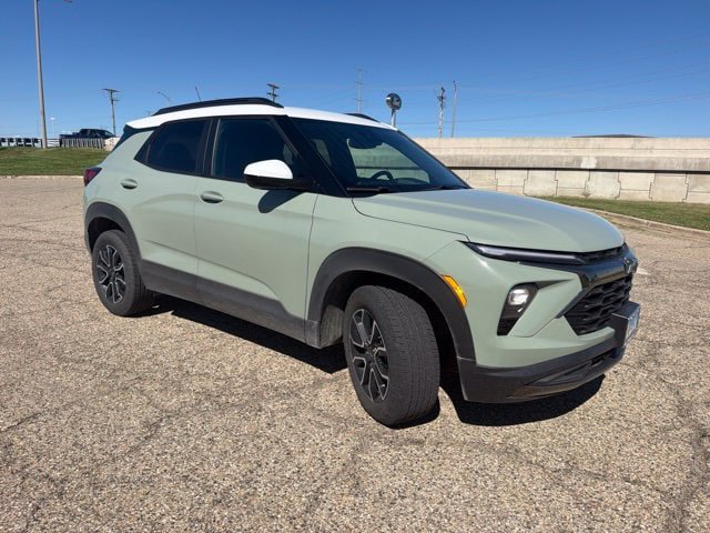 Used 2024 Chevrolet TrailBlazer ACTIV w/ Convenience Package AWD/4WD image 2
