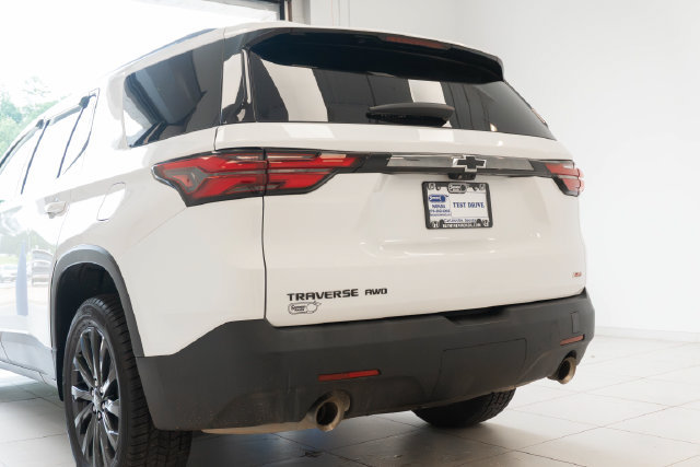 Used 2023 Chevrolet Traverse RS w/ LPO, Floor Liner Package AWD/4WD image 13