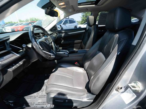 Used 2017 Honda Civic Touring image 9