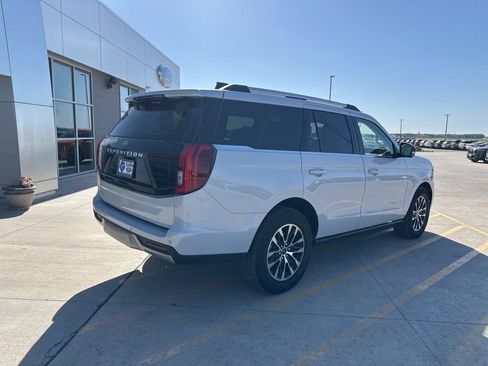 Used 2025 Ford Expedition Platinum AWD/4WD image 7