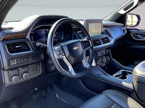 Used 2023 Chevrolet Suburban Premier image 17
