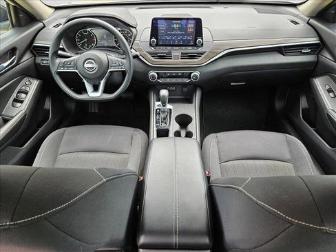 Used 2025 Nissan Altima 2.5 SV FWD image 17