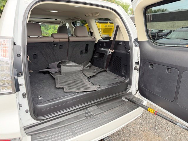 Used 2021 Lexus GX 460 Premium w/ Premium Package AWD/4WD image 11