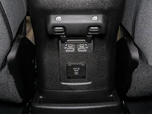 Used 2025 Jeep Wrangler Unlimited Sahara image 23