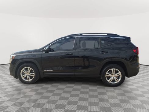 Used 2022 GMC Terrain SLE w/ Driver Convenience Package FWD image 4