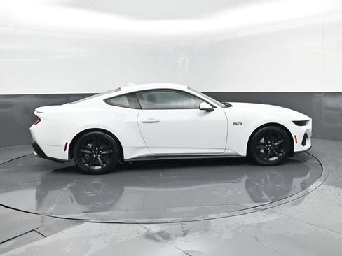Used 2025 Ford Mustang GT RWD image 4