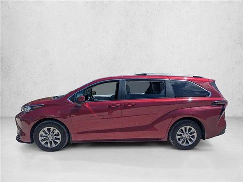Used 2025 Toyota Sienna LE w/ LE Plus Package AWD/4WD image 8