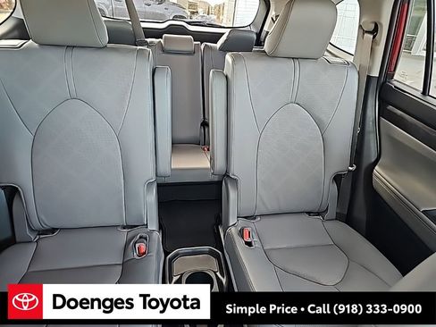 New 2026 Toyota Highlander Platinum image 28