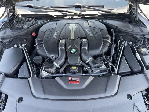 Used 2016 BMW 750i RWD image 15